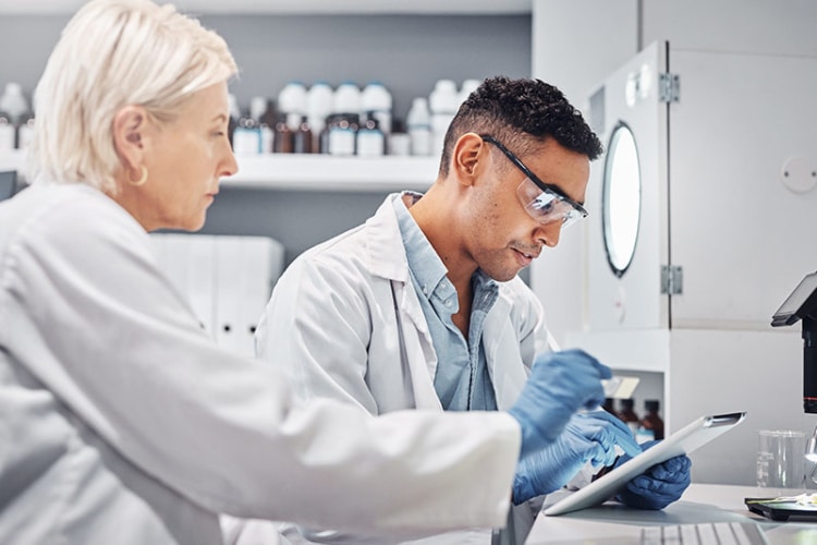 A picture of a medical device sales representative presenting a product to a healthcare professional, showcasing the skills required to excel in the medical device sales field.